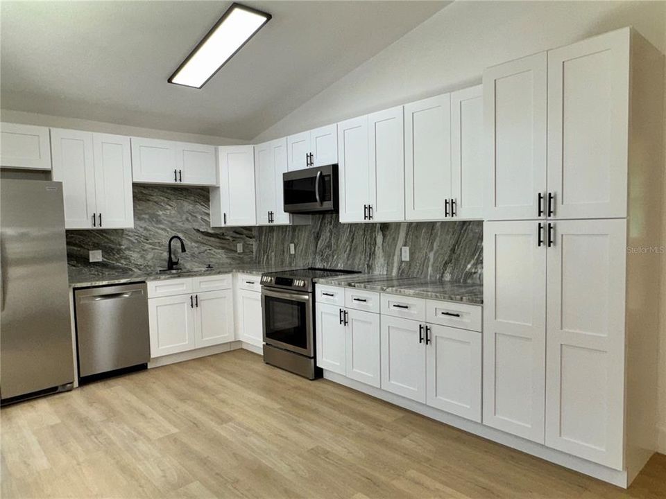 For Sale: $260,000 (2 beds, 2 baths, 1129 Square Feet)