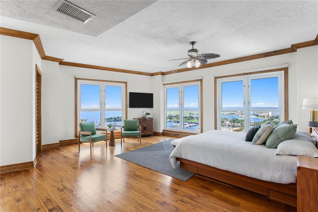 For Sale: $4,500,000 (3 beds, 2 baths, 5100 Square Feet)