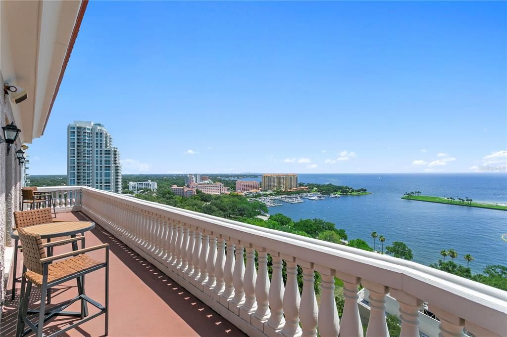 For Sale: $4,500,000 (3 beds, 2 baths, 5100 Square Feet)