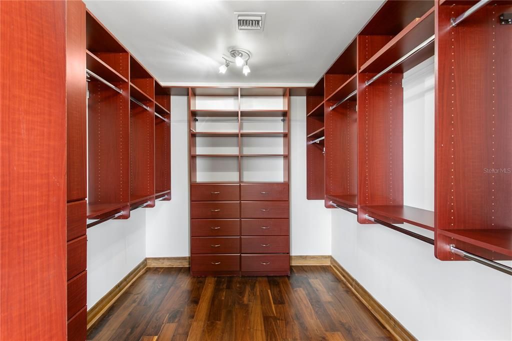 For Sale: $4,500,000 (3 beds, 2 baths, 5100 Square Feet)