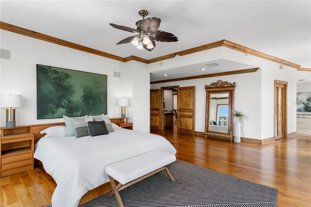 For Sale: $4,500,000 (3 beds, 2 baths, 5100 Square Feet)