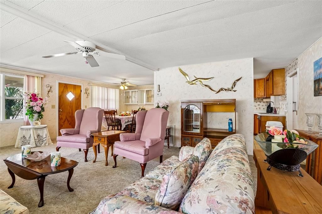 For Sale: $175,000 (2 beds, 2 baths, 1428 Square Feet)