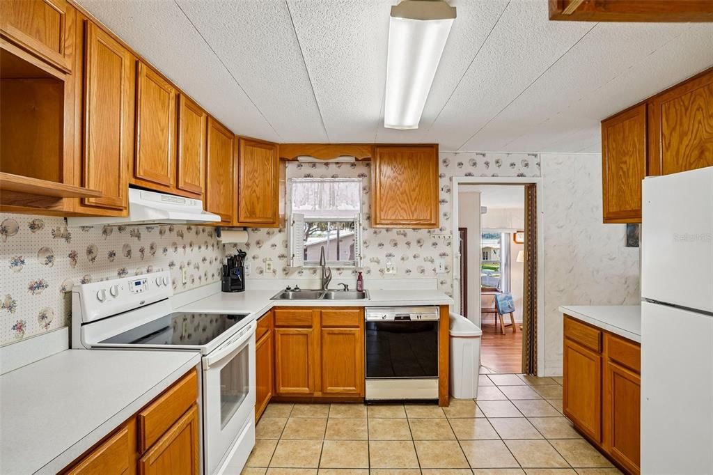 For Sale: $175,000 (2 beds, 2 baths, 1428 Square Feet)