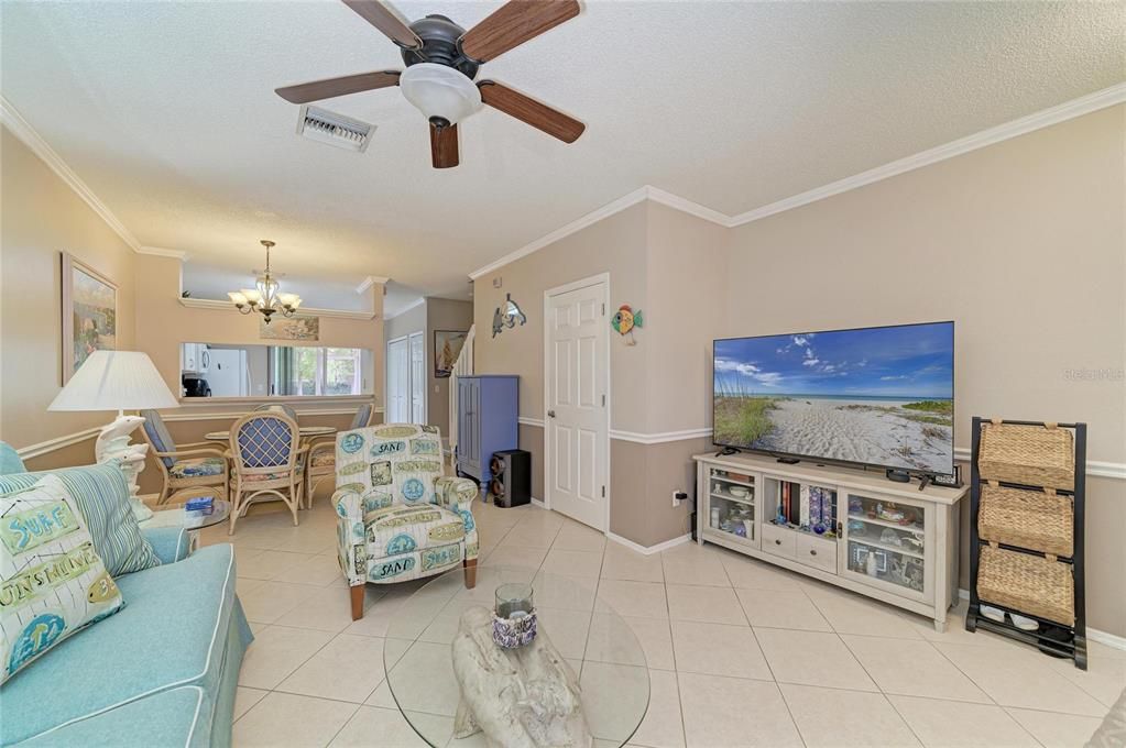 For Sale: $245,000 (2 beds, 2 baths, 1080 Square Feet)