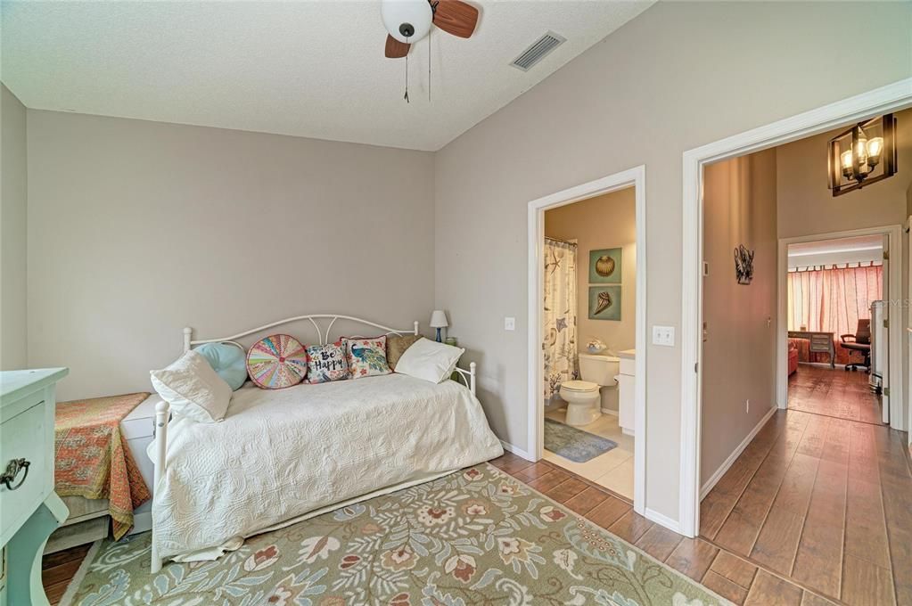 For Sale: $245,000 (2 beds, 2 baths, 1080 Square Feet)