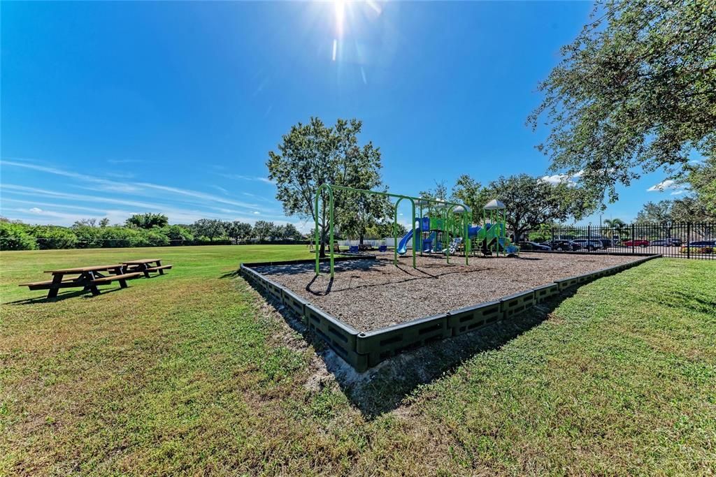 For Sale: $245,000 (2 beds, 2 baths, 1080 Square Feet)