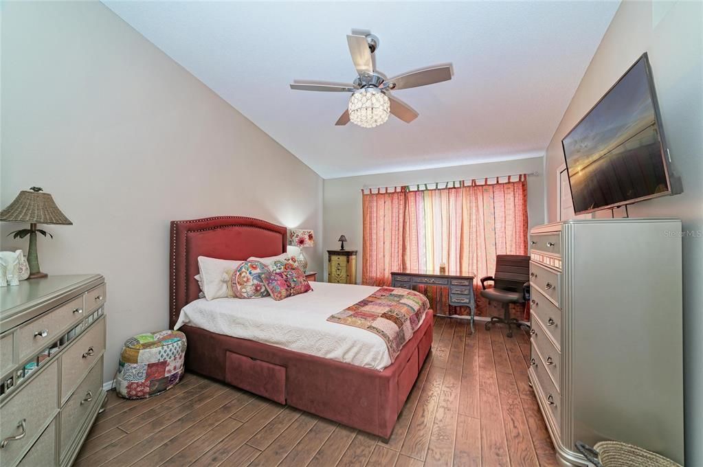 For Sale: $245,000 (2 beds, 2 baths, 1080 Square Feet)