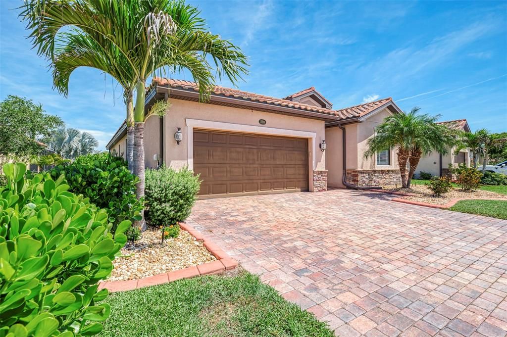 For Sale: $509,900 (3 beds, 3 baths, 2035 Square Feet)