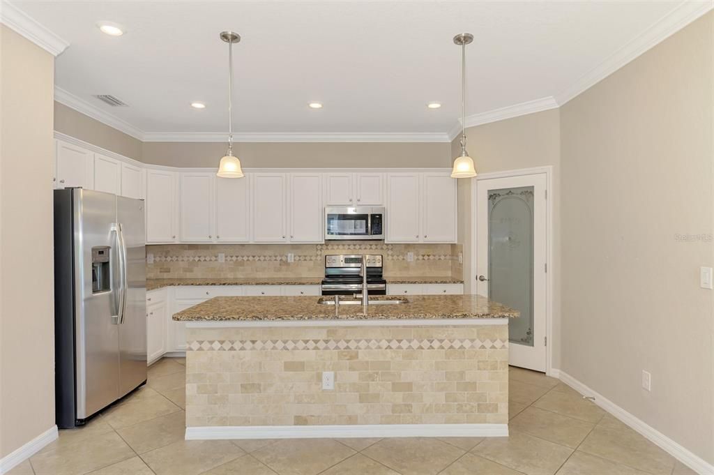 For Sale: $509,900 (3 beds, 3 baths, 2035 Square Feet)