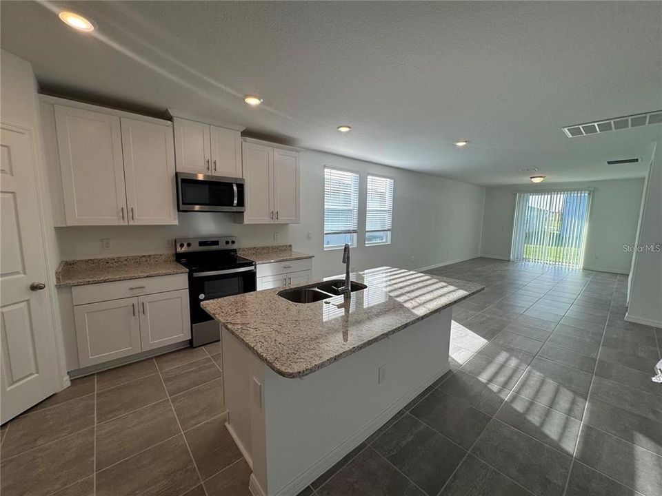 For Rent: $2,200 (3 beds, 2 baths, 1680 Square Feet)