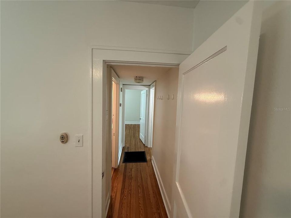 For Rent: $1,700 (2 beds, 1 baths, 795 Square Feet)