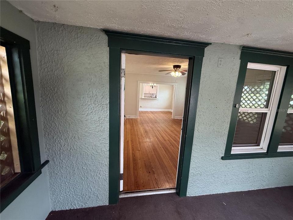 For Rent: $1,700 (2 beds, 1 baths, 795 Square Feet)