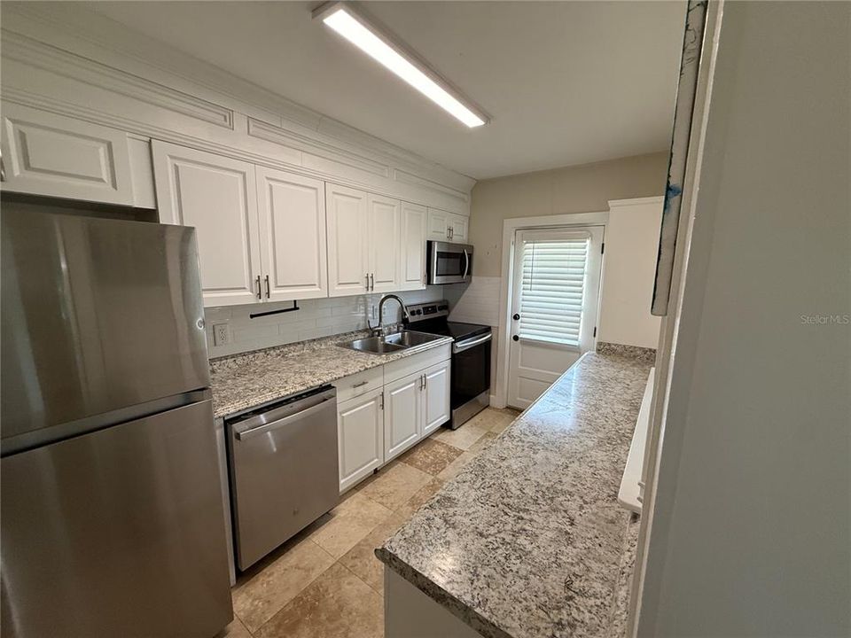 For Rent: $1,700 (2 beds, 1 baths, 795 Square Feet)