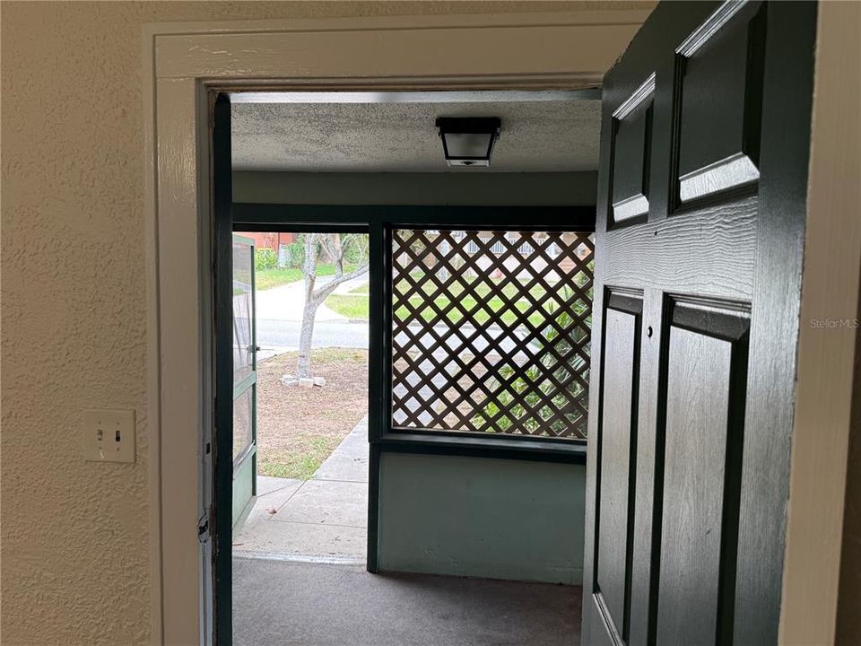 For Rent: $1,700 (2 beds, 1 baths, 795 Square Feet)