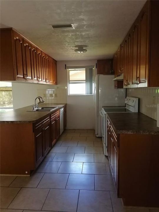 For Sale: $250,000 (2 beds, 2 baths, 1472 Square Feet)