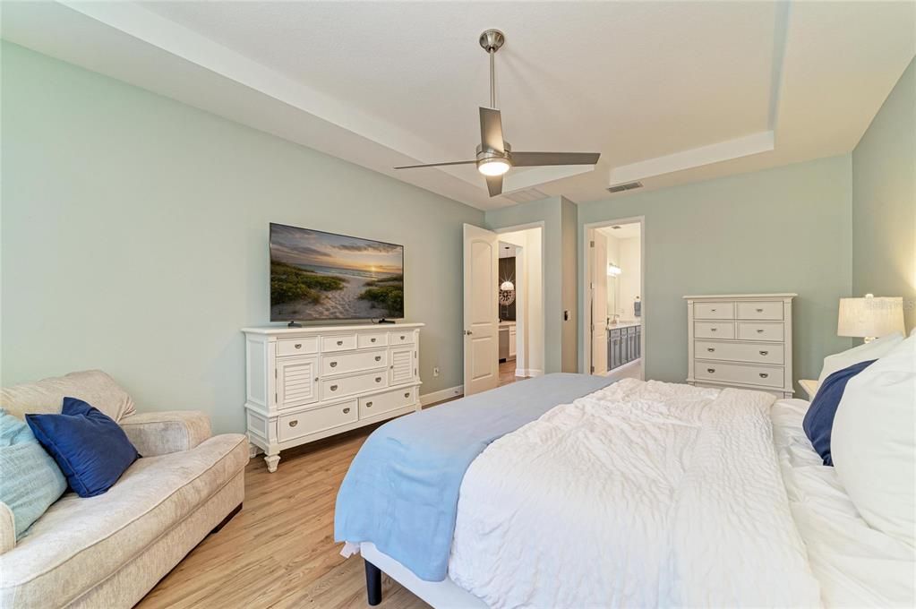For Sale: $724,900 (4 beds, 2 baths, 2109 Square Feet)