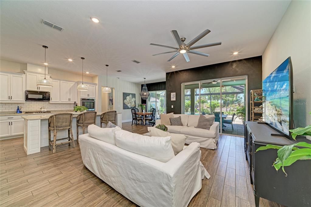 For Sale: $724,900 (4 beds, 2 baths, 2109 Square Feet)