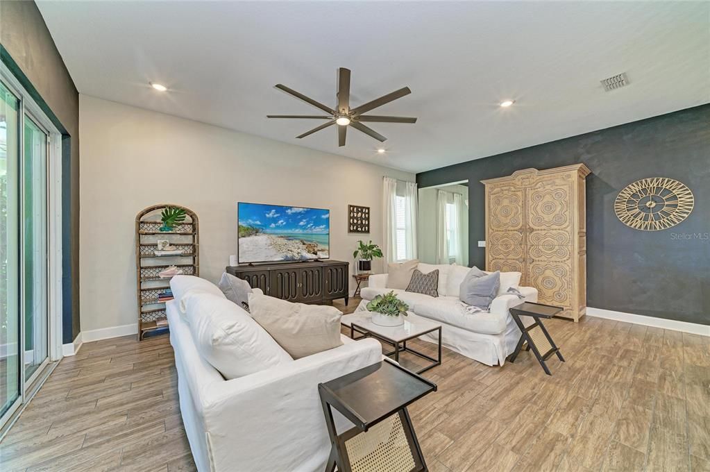 For Sale: $724,900 (4 beds, 2 baths, 2109 Square Feet)