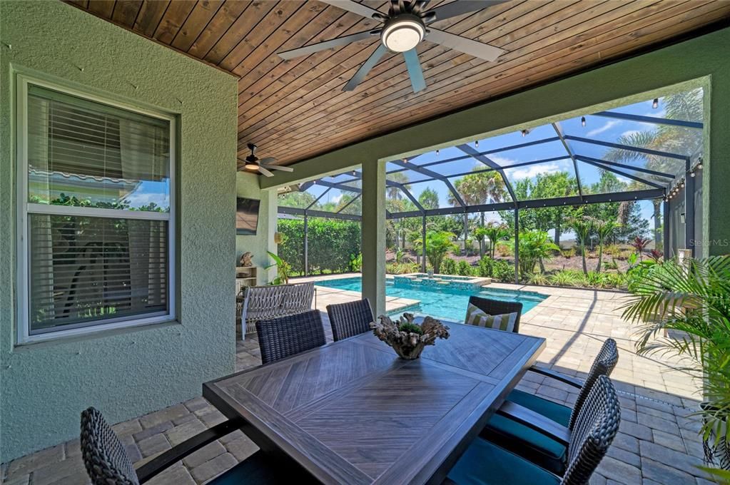 For Sale: $724,900 (4 beds, 2 baths, 2109 Square Feet)