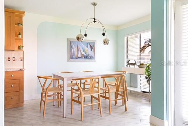 For Sale: $400,000 (2 beds, 2 baths, 830 Square Feet)