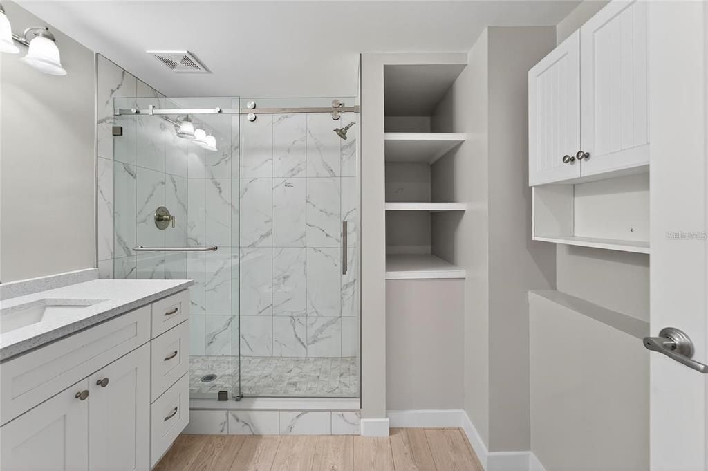 For Sale: $379,000 (1 beds, 1 baths, 735 Square Feet)