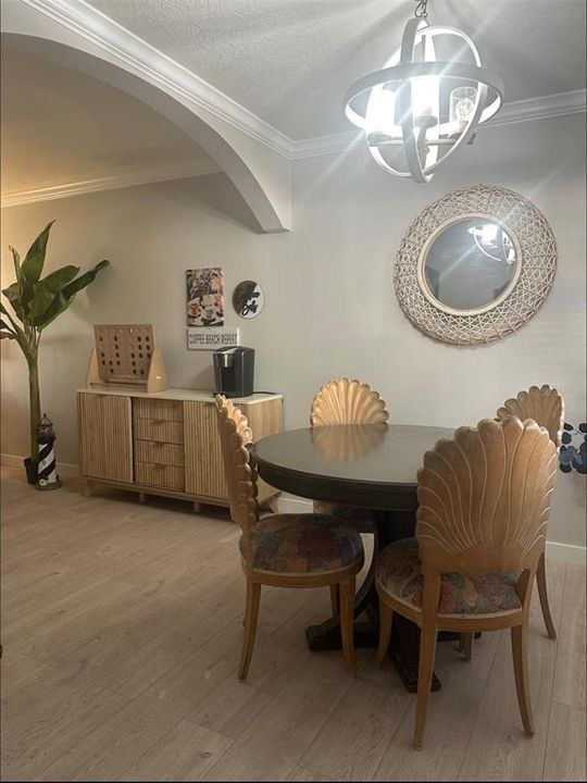 For Sale: $379,000 (1 beds, 1 baths, 735 Square Feet)