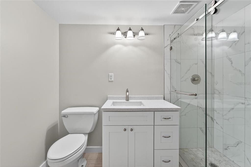 For Sale: $379,000 (1 beds, 1 baths, 735 Square Feet)