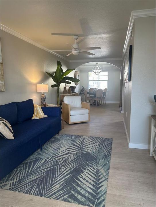 For Sale: $379,000 (1 beds, 1 baths, 735 Square Feet)