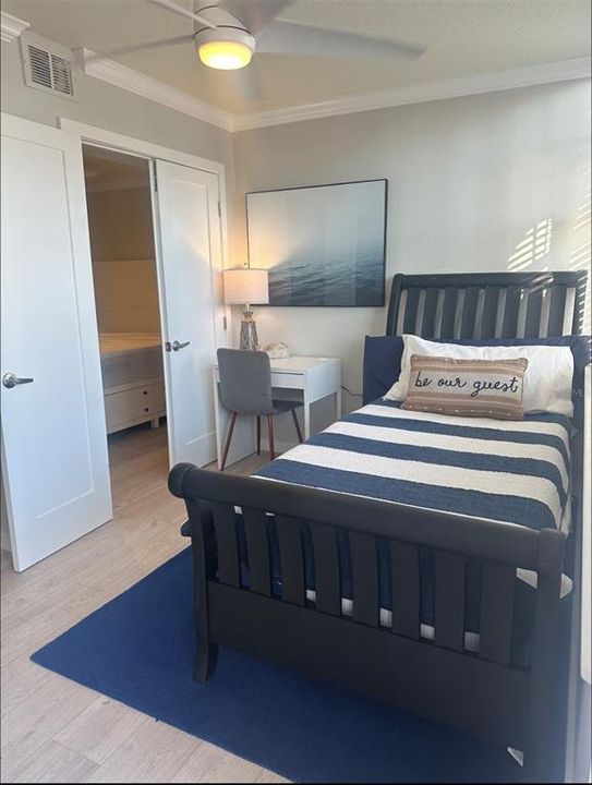 For Sale: $379,000 (1 beds, 1 baths, 735 Square Feet)