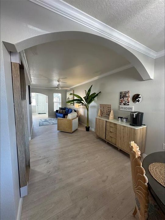 For Sale: $379,000 (1 beds, 1 baths, 735 Square Feet)
