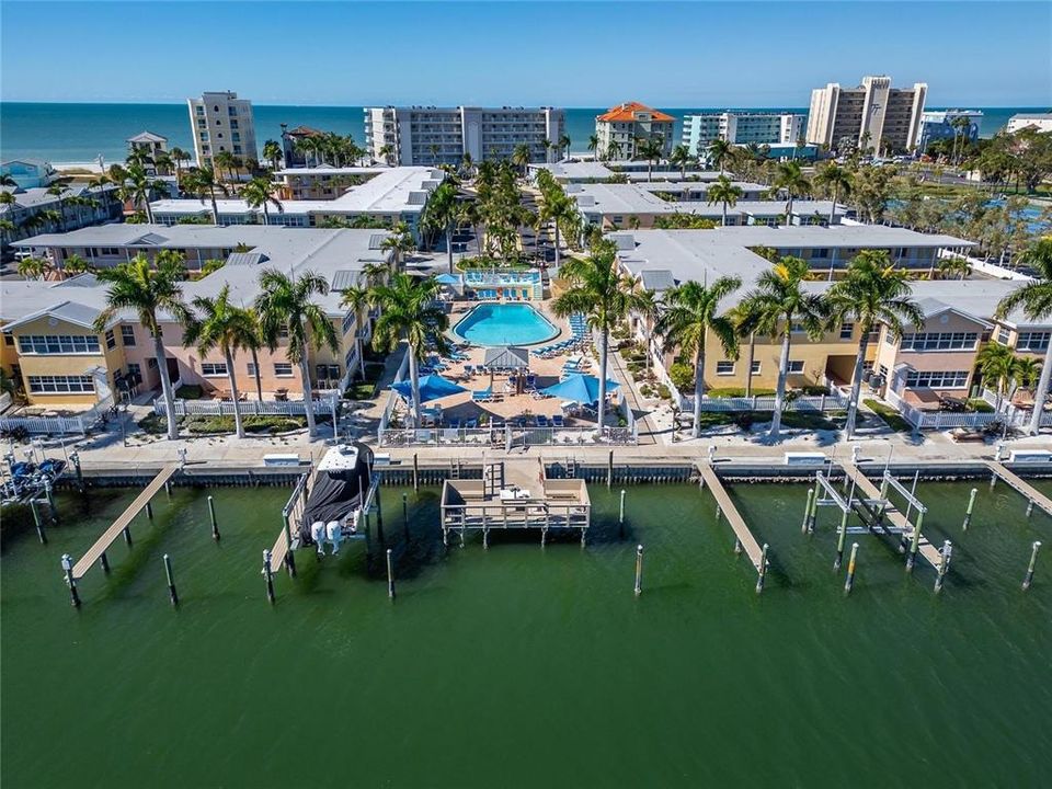 For Sale: $379,000 (1 beds, 1 baths, 735 Square Feet)