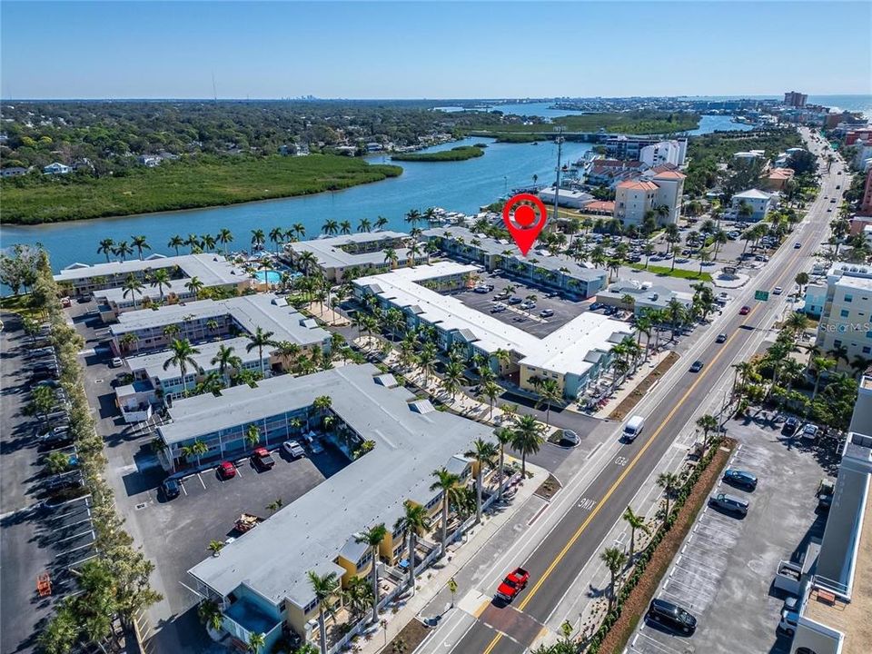 For Sale: $379,000 (1 beds, 1 baths, 735 Square Feet)