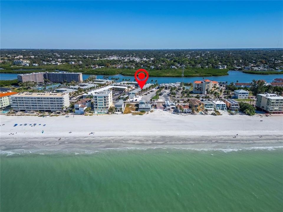 For Sale: $379,000 (1 beds, 1 baths, 735 Square Feet)