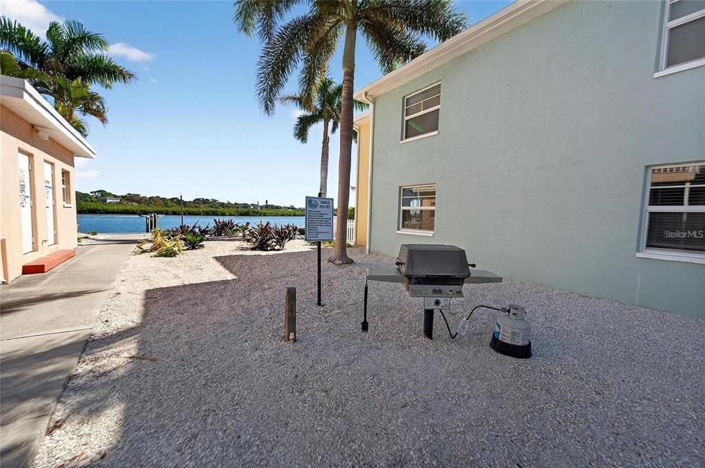 For Sale: $379,000 (1 beds, 1 baths, 735 Square Feet)
