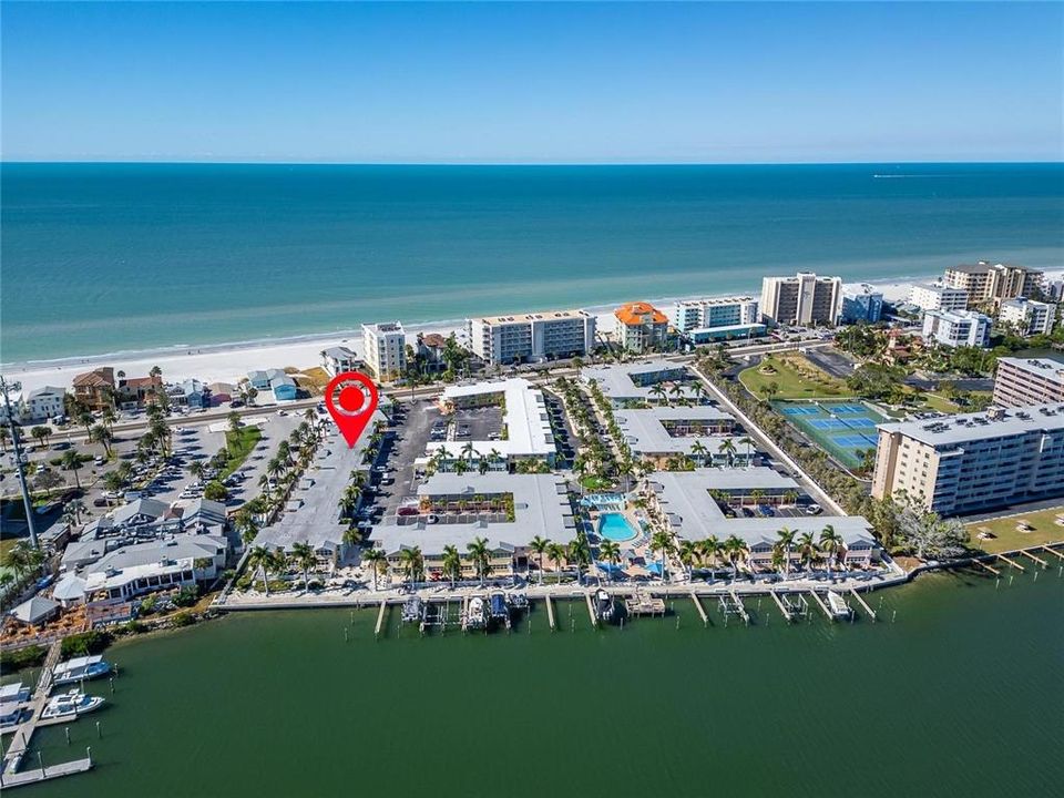 For Sale: $379,000 (1 beds, 1 baths, 735 Square Feet)
