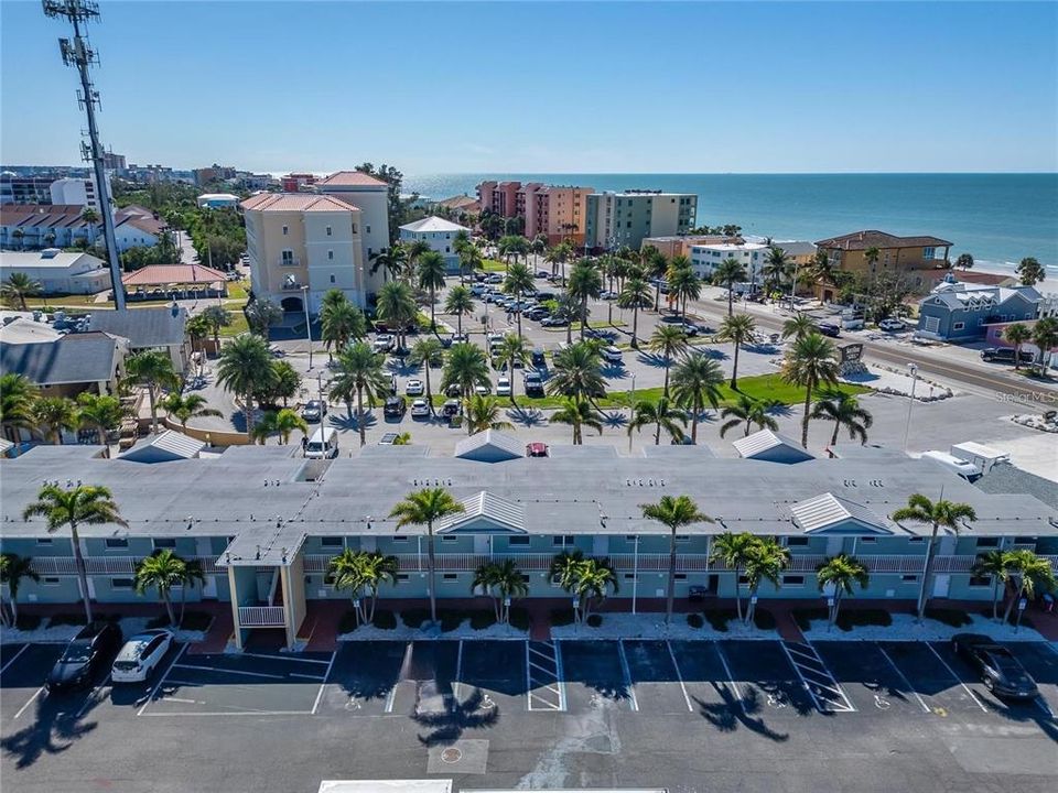 For Sale: $379,000 (1 beds, 1 baths, 735 Square Feet)