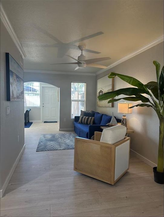For Sale: $379,000 (1 beds, 1 baths, 735 Square Feet)