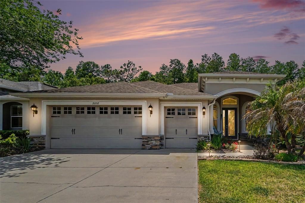 For Sale: $465,000 (3 beds, 2 baths, 2074 Square Feet)