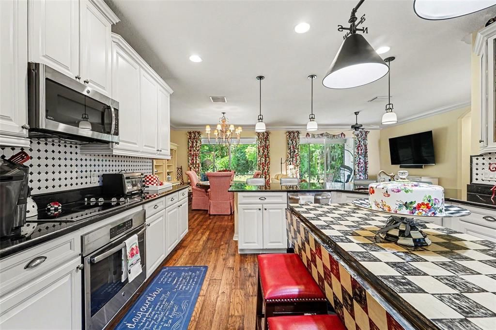 For Sale: $465,000 (3 beds, 2 baths, 2074 Square Feet)