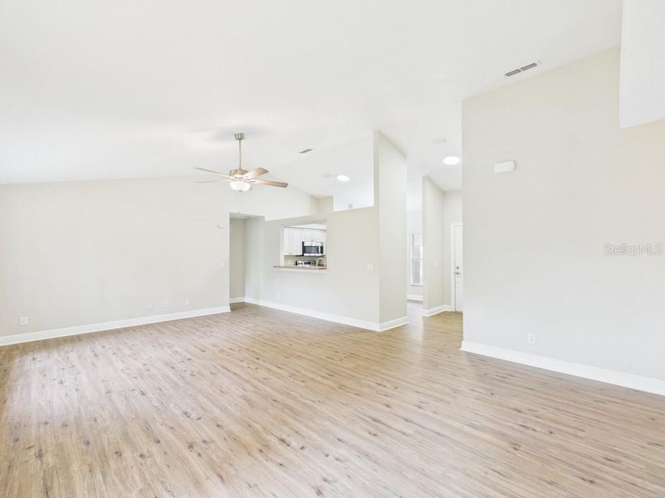 For Sale: $315,000 (4 beds, 2 baths, 1528 Square Feet)