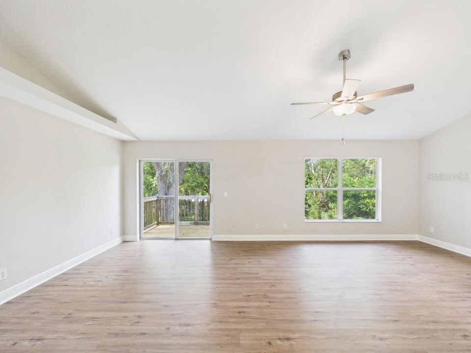 For Sale: $315,000 (4 beds, 2 baths, 1528 Square Feet)
