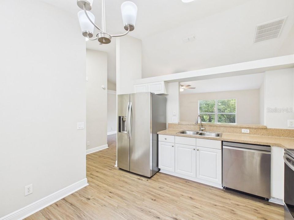For Sale: $315,000 (4 beds, 2 baths, 1528 Square Feet)
