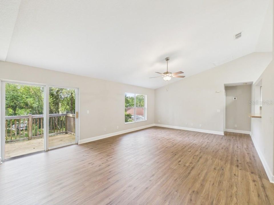 For Sale: $315,000 (4 beds, 2 baths, 1528 Square Feet)