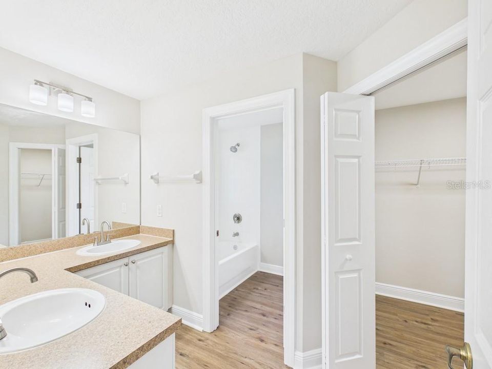 For Sale: $315,000 (4 beds, 2 baths, 1528 Square Feet)