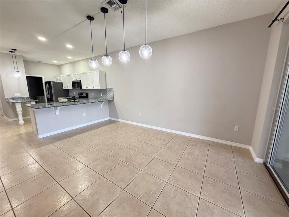 For Rent: $2,000 (3 beds, 2 baths, 1926 Square Feet)