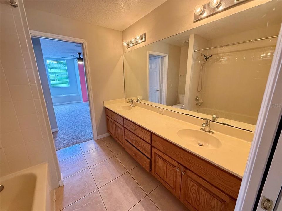 For Rent: $2,000 (3 beds, 2 baths, 1926 Square Feet)