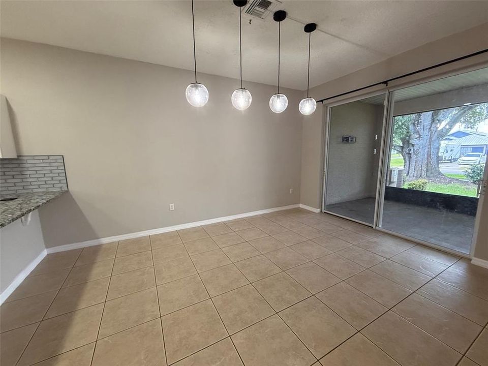For Rent: $2,000 (3 beds, 2 baths, 1926 Square Feet)