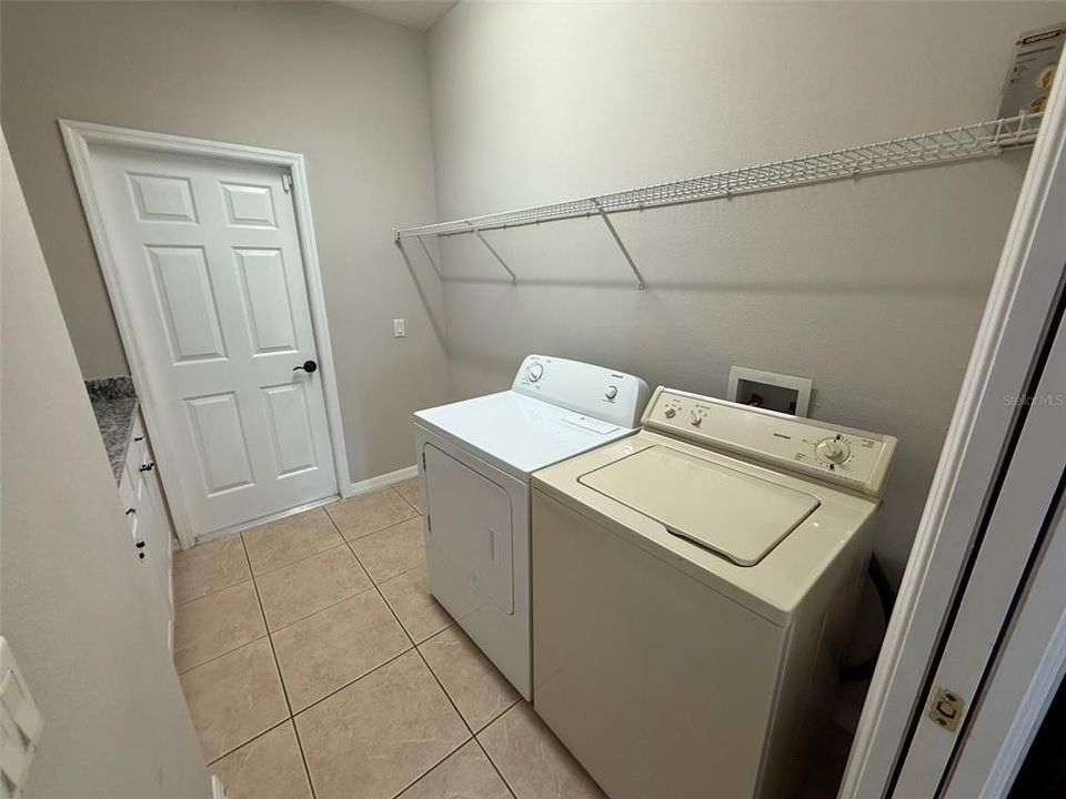 For Rent: $2,000 (3 beds, 2 baths, 1926 Square Feet)