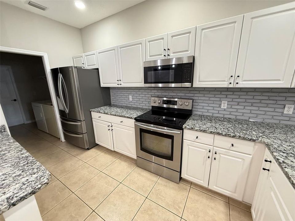 For Rent: $2,000 (3 beds, 2 baths, 1926 Square Feet)