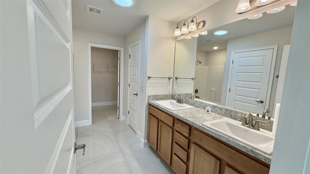 For Sale: $369,900 (4 beds, 2 baths, 2335 Square Feet)